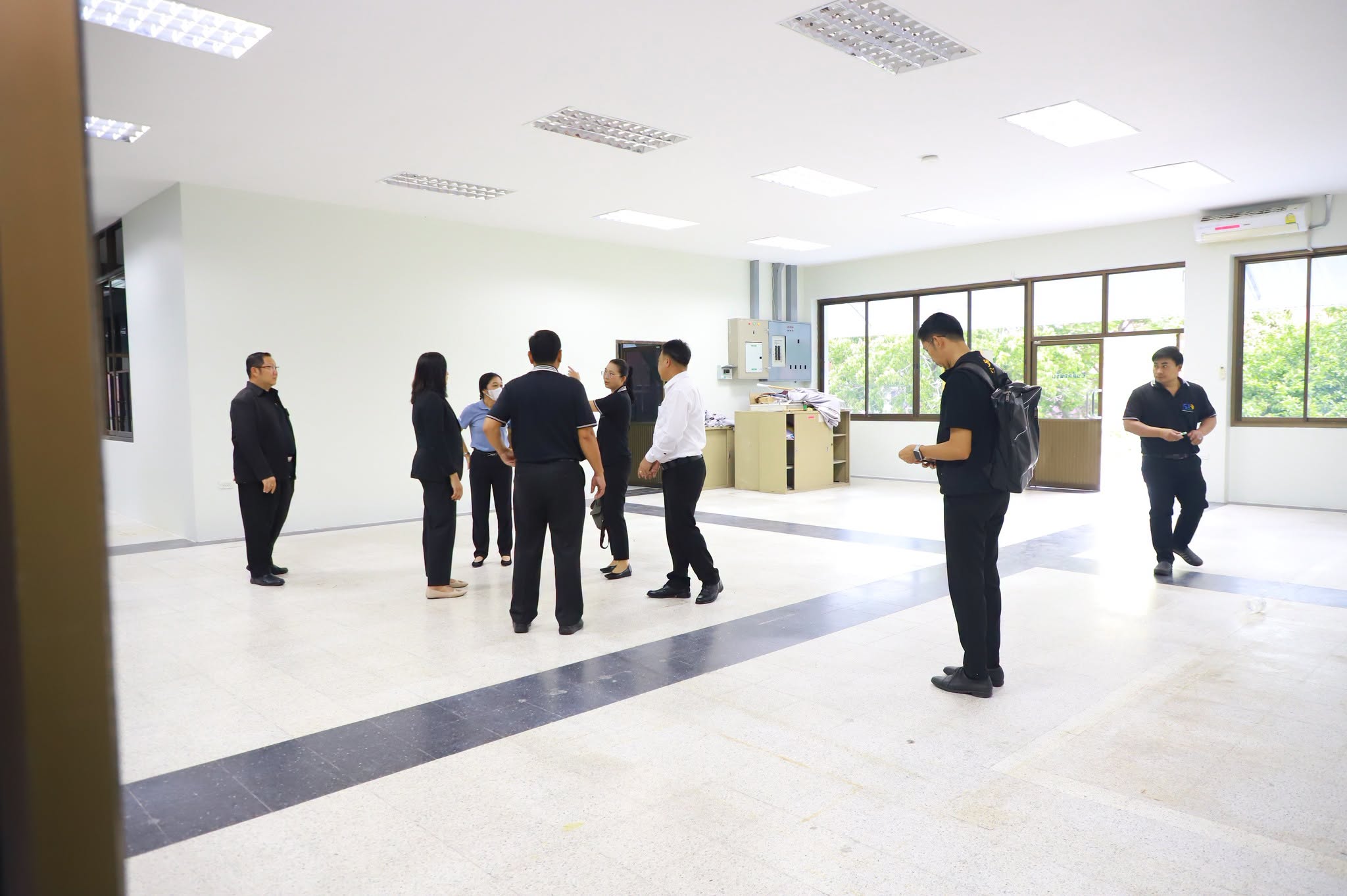 title - รองเลขาธิการ ส.ป.ก. พร้อมคณะลงพื้นที่ตรวจเยี่ยม และตรวจความพร้อมกรณีย้ายสถานที่ทำงาน เนื่องจากปรับปรุงอาคารสถานที่ (ชั่วคราว)